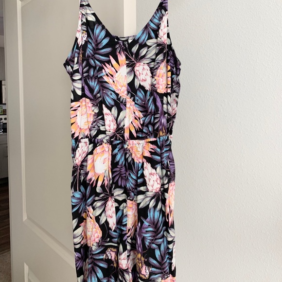 Flowered shorts with tank top - Picture 1 of 1